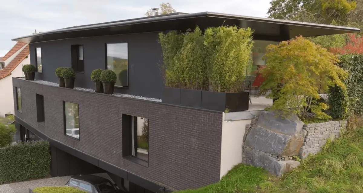 Video thumbnail 1